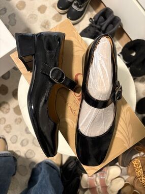 Söfft Women's Black Patent Mary Jane Low Block Heels